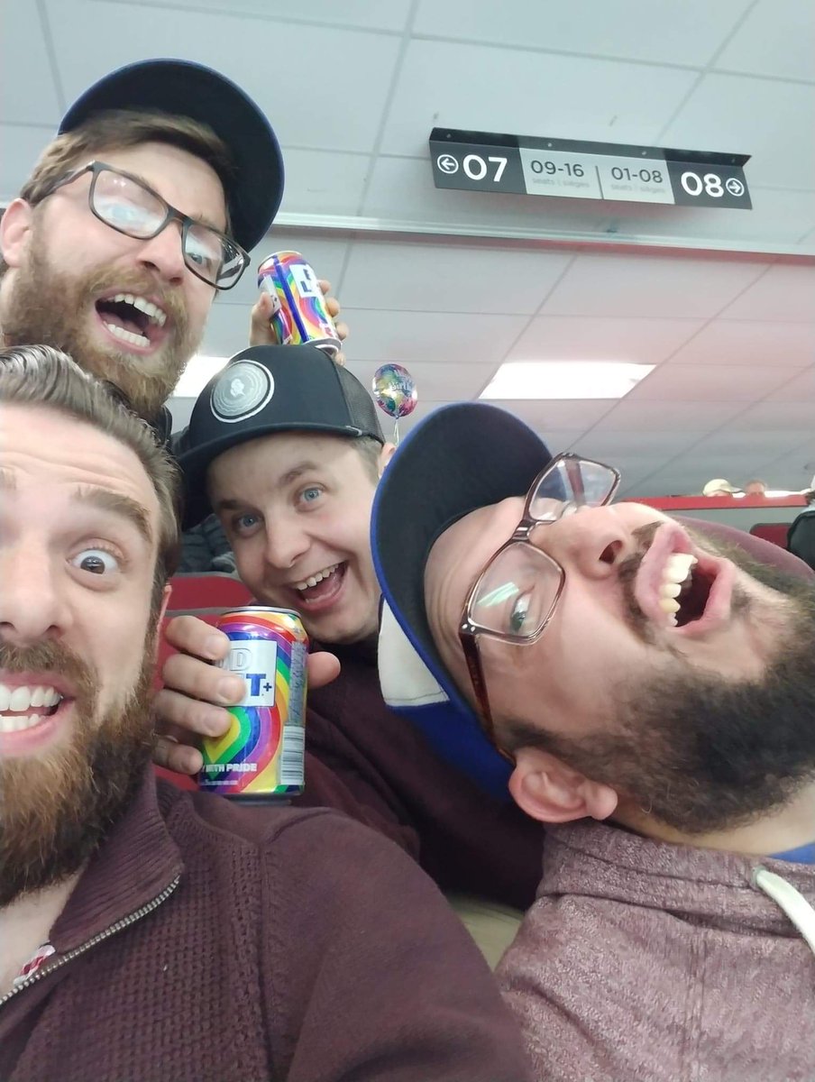 JerLaCouette's tweet photo. Go 67's Go! @Ottawa67sHockey #ComingOutDay https://t.co/gGCrjwS3lY