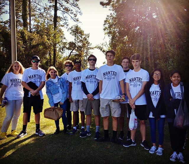 ManteoTrack's tweet photo. Had a great time walking in the Manteo Homecoming parade! Good luck to the football team tonight! https://t.co/WjhSYkD9L0 https://t.co/TF2wNN4ufQ