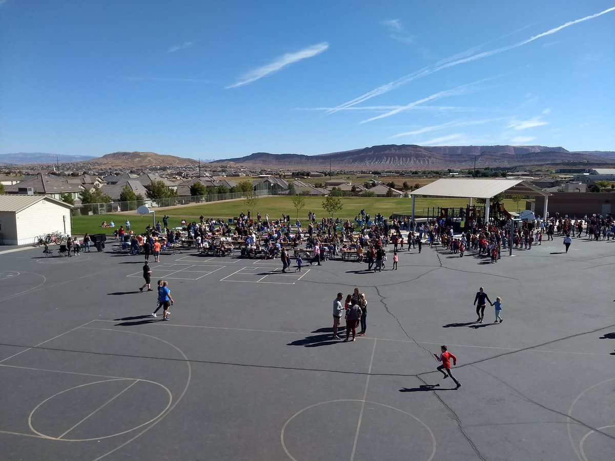 CrimsonViewCats's tweet photo. #crimsonviewwildcats are the very best! Amazing students, spectacular families and awesome school faculty = one fabulous school (2019 National Blue Ribbon School) 
Thanks for your continued support! What a day! Egg drop, Family picnic, Blue Ribbon celebration!! https://t.co/liYpoOlUGZ