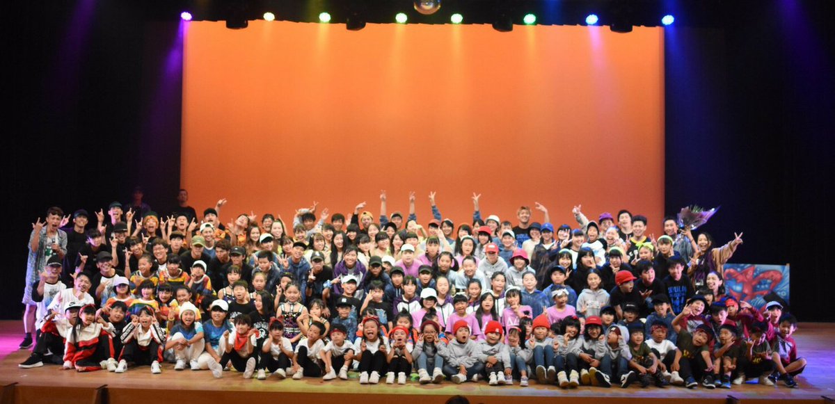 to_mo1228's tweet photo. 10/6(日)
FROG Dance発表会でした😌
娘がDanceを習い始め、なかなか動きについていけなかったみたいだけど、頑張ってきた姿を見ることが出来、すごく良かったぁ😁
スペシャルゲストのLoopz FamさんのKrumpを生で見れ、本当に刺激的‼️MCのTOOFIY MANも最高でした😆👍️
#FROGDANCE
#TOOFIY
#LoopzFam https://t.co/7Hkzt20cFP