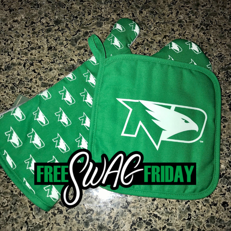 NorthDakotaGear's tweet photo. Who likes to bake on their snow days?

RT &amp; Like this tweet and follow us for your chance to win this #FightingHawks oven mit set for #FreeSwagFriday

#UNDproud https://t.co/hCAydDpcuk