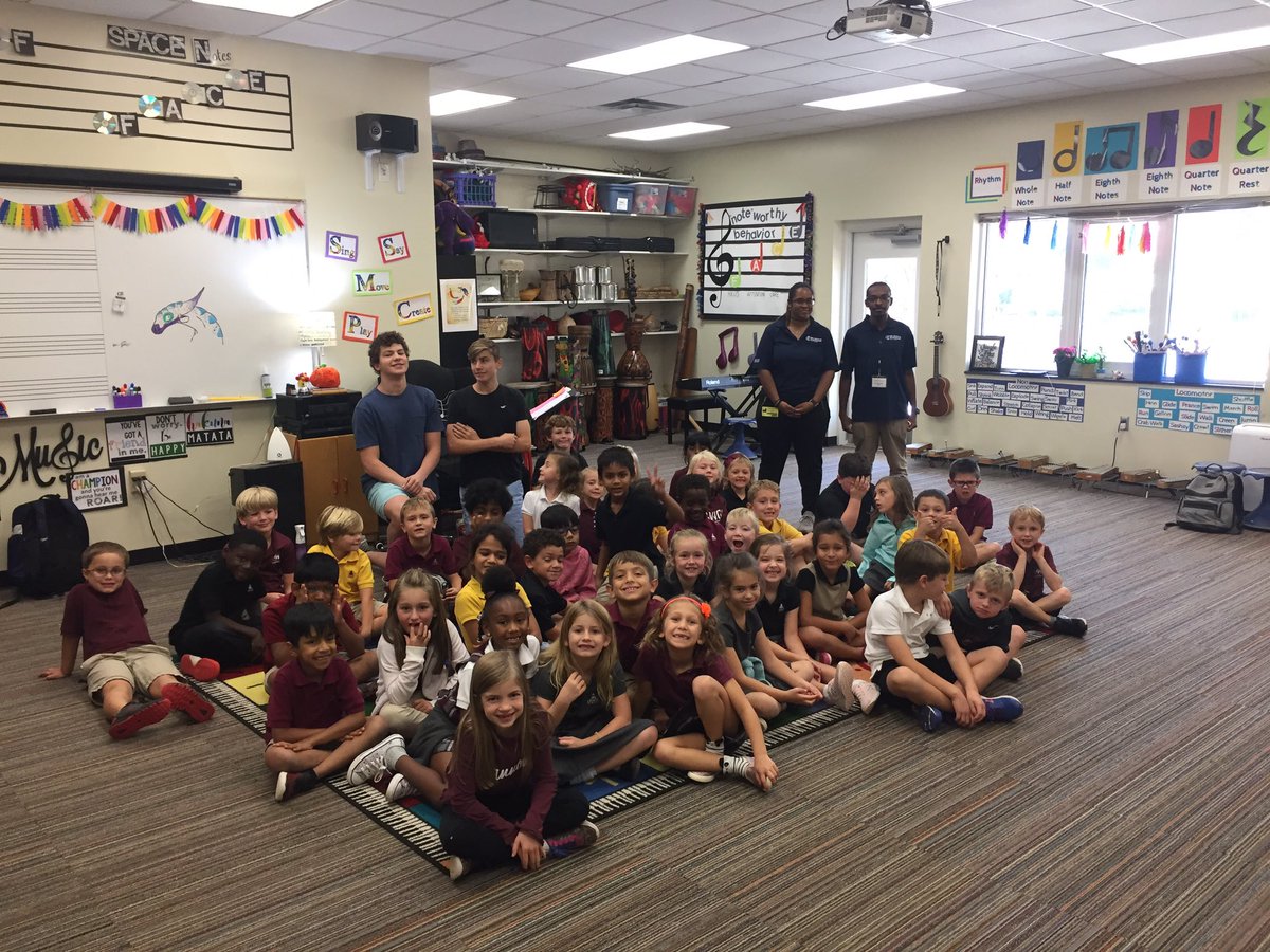 melissafox027's tweet photo. On 3, everybody say, “I learned how to play chess!” @fabhurt71  Anothercgreat day with Dominique leading an amazing session! https://t.co/RavL3VRvUj