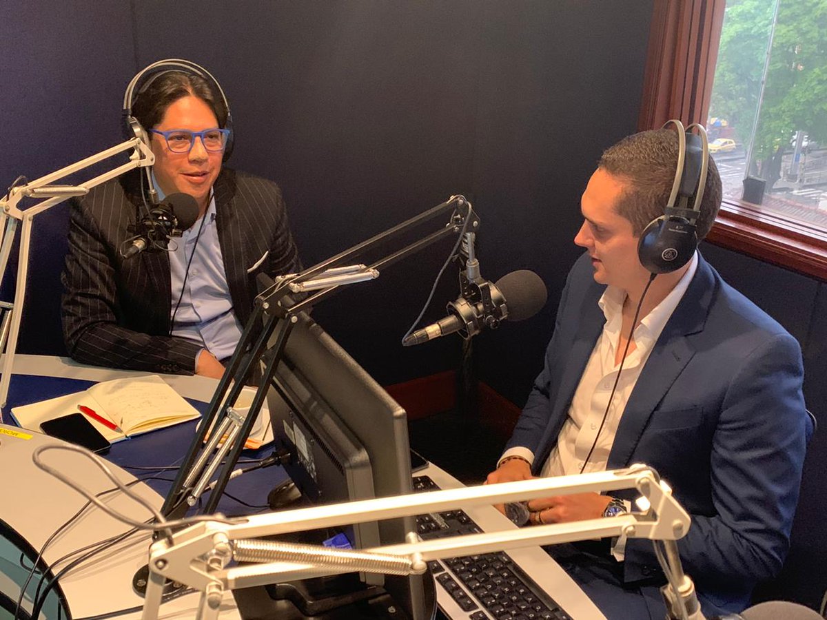 GestoresAlAire's tweet photo. “Uno de los principales temas que aportamos desde la empresa privada es el de generar valor a todo lo que tiene que ver con familia y desarrollo humano” según José Esteban Rojas @andidelfuturo #GestoresDeCambio con @BruceMacMaster https://t.co/w3aK3Ofeql