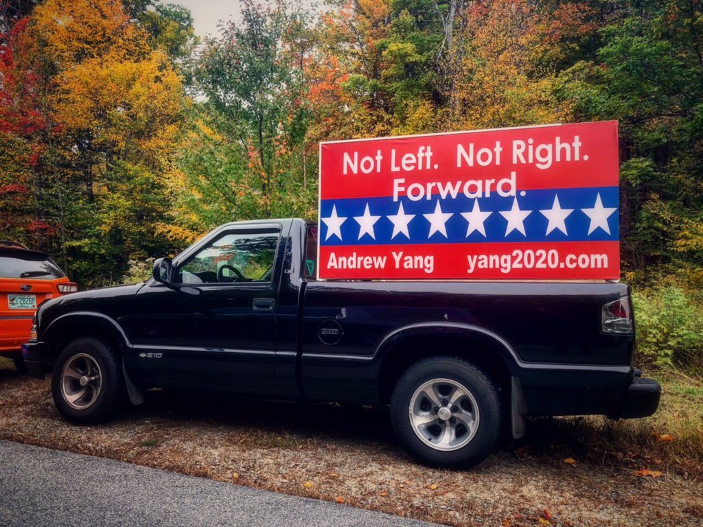 AndrewYang's tweet photo. Spotted in New Hampshire 👍💪 #YangGang https://t.co/ljs6HZMPJE
