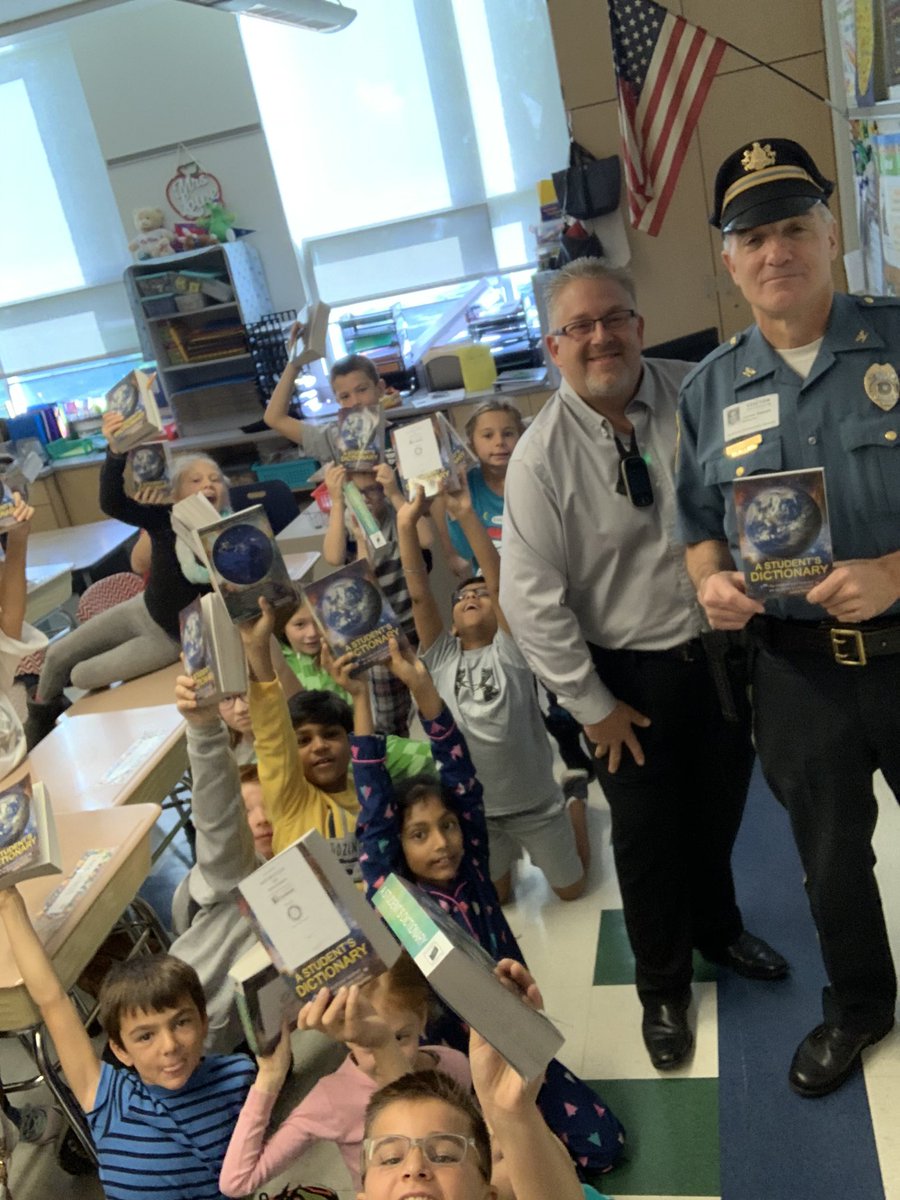 Our 3rd graders LOVE their new dictionary. Thank you Newtown Rotary!@N_Crawford1