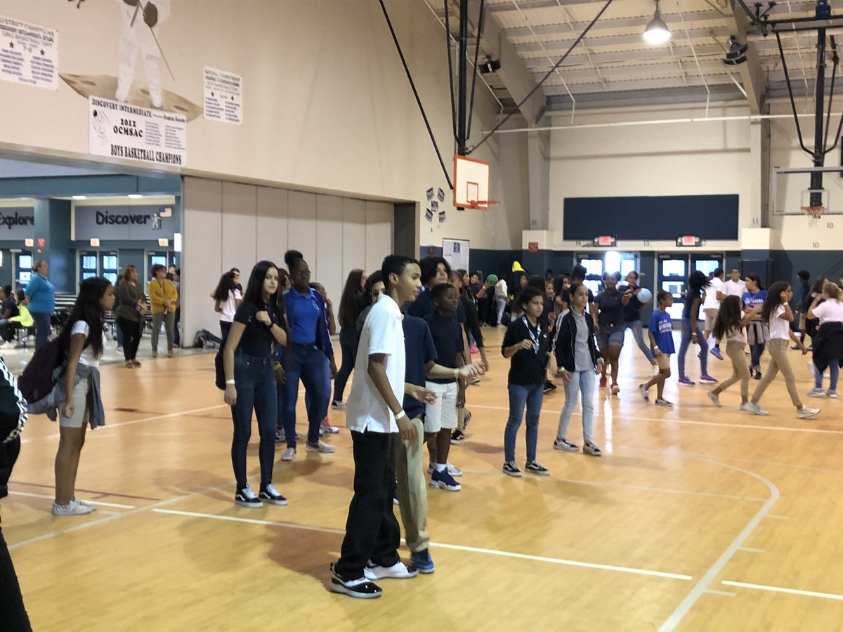 discovery_STEM's tweet photo. We celebrated over 500 students today at our quarterly PBIS celebration!! We danced, we played and we had a great time celebrating our students making great choices!! #explorerready #flpbis #sdocpbis #sdocgoodtogreat #20yearsofexploring https://t.co/bzC7I494Cz