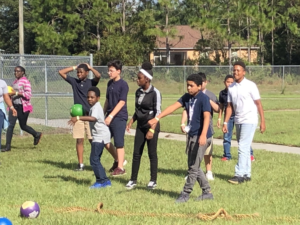 discovery_STEM's tweet photo. We celebrated over 500 students today at our quarterly PBIS celebration!! We danced, we played and we had a great time celebrating our students making great choices!! #explorerready #flpbis #sdocpbis #sdocgoodtogreat #20yearsofexploring https://t.co/bzC7I494Cz
