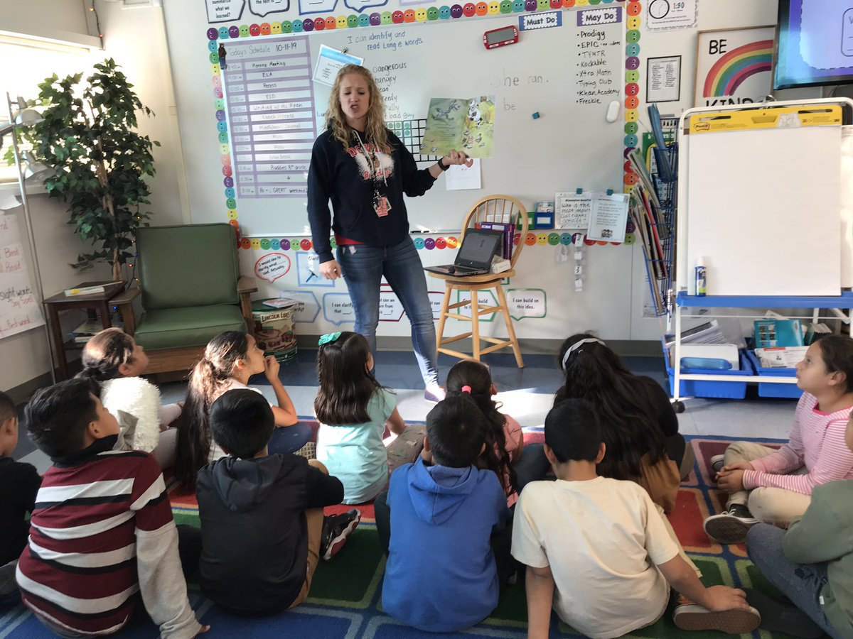 vickiej10's tweet photo. It’s almost 4:30 @Dover_Academy and kids are still learning with our amazing @jarenrdover #interventionisfun #interactivereadaloud https://t.co/D1Q7RS2G8w