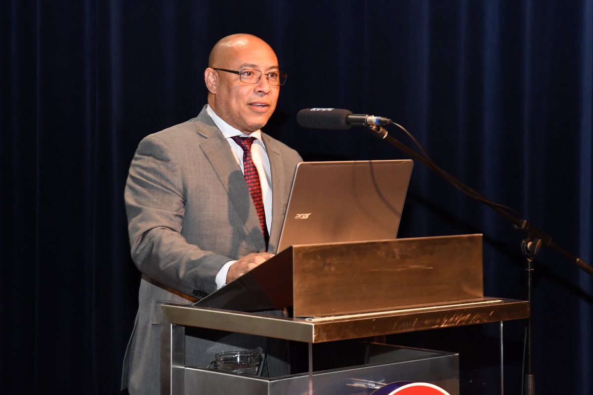 Bonaire wil samenwerking
met Curaçao intensiveren

Op uitnodiging van gevolmachtigde minister van Curaçao Anthony Begina heeft gedeputeerde Elvis Tjin Asjoe een korte toespraak gehouden bij de door het Curaçaohuis georganiseerde herdenking van de Dag van de Autonomie @ Den Haag.