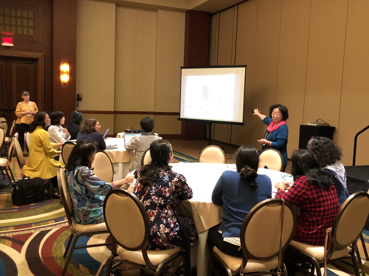 LiNalaoshi's tweet photo. Global storytelling from @LucyLeeLHS Lucy Lee and Mary Curran. Strategies on how to engage in storytelling from around the world. #startalk19 @CLASS_K12 https://t.co/LMxN5jymyH