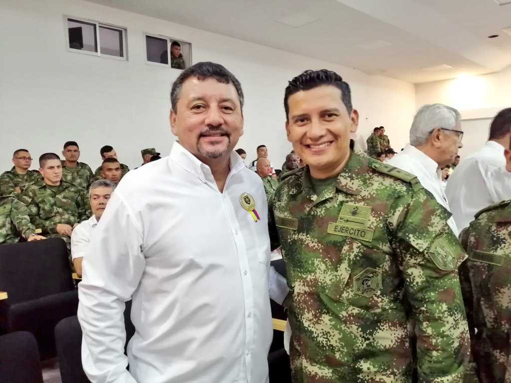 Ejercito_Davaa's tweet photo. En homenaje a los Veteranos de Guerra, el Batallón de Movilidad y Maniobra Aviación n°5 invitó a 24 oficiales, suboficiales y soldados al Cantón Tenerife en #Neiva en donde con la compañía del Cdte de #Brigada9 reconocieron la labor que estos militares en uso del buen retiro. https://t.co/dVH8pCx2Wo