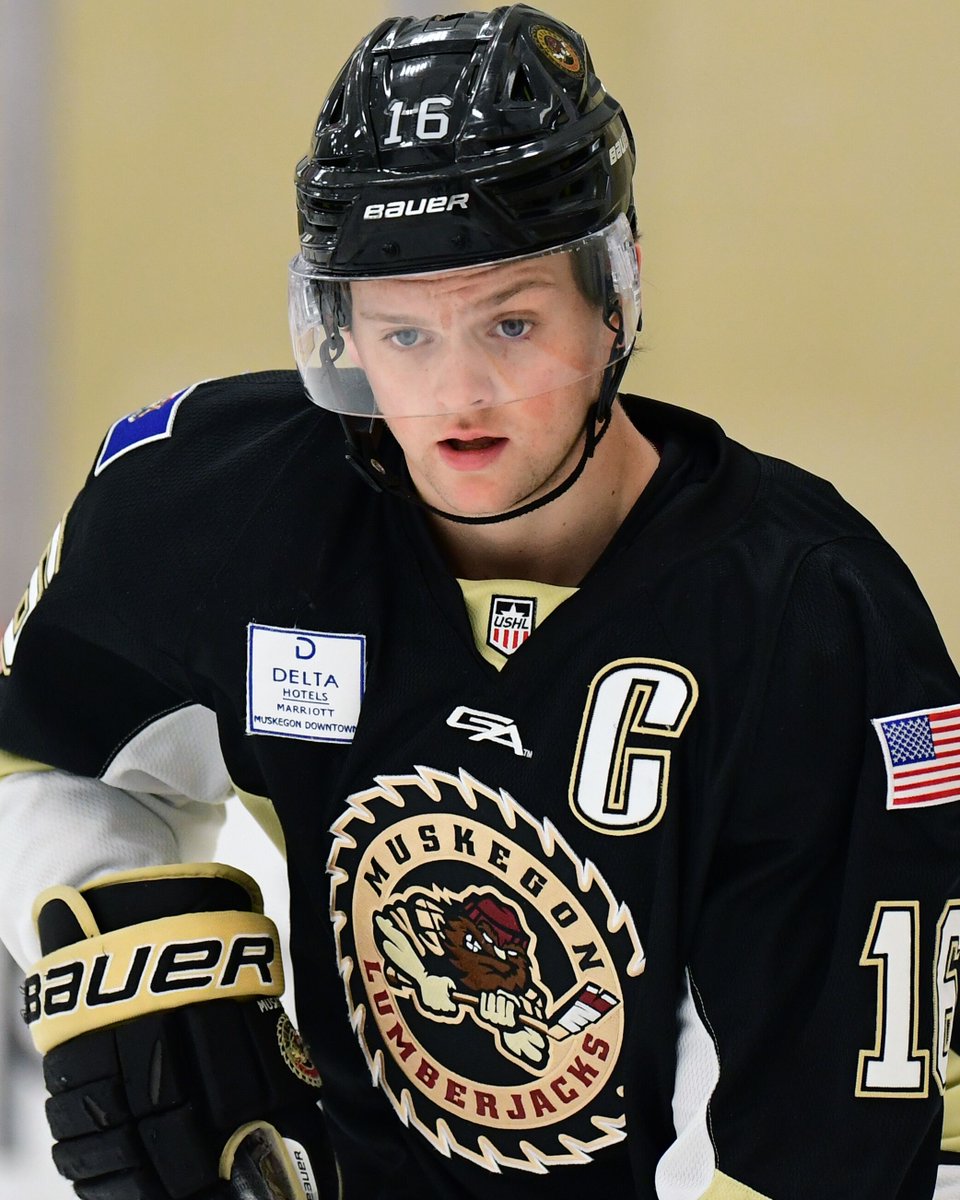 USHL's tweet photo. Only 20 minutes down and the @MuskegonJacks captain, Oliver MacDonald already has a hat trick! Have yourself a night (or should we say period?) kid! 🎩🧢 #WhosNext 

📸: (Hickling Images) https://t.co/tdQtjCnDnH