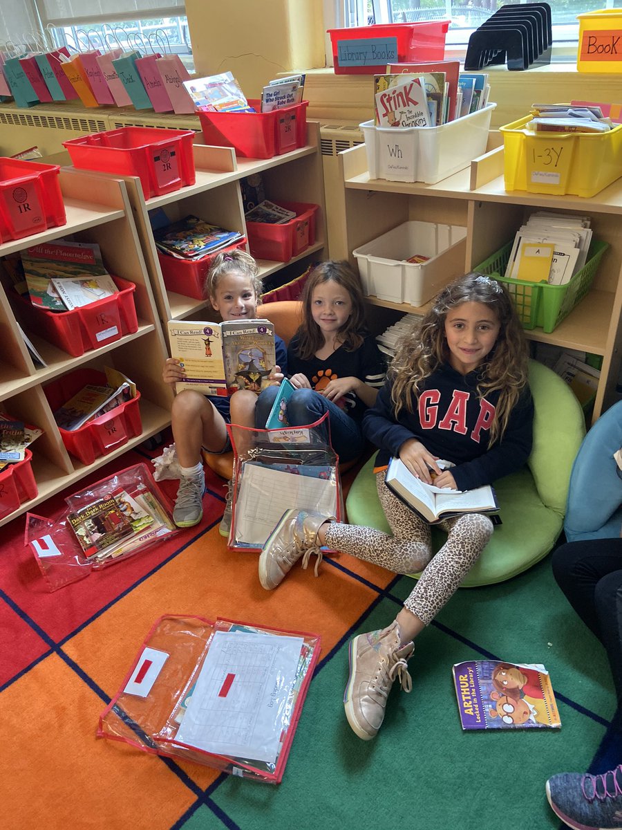 RobJanowitz_AP's tweet photo. Happy Friday from @MAS_WP @MAS_PTA . Today we had a great time learning and celebrating the @Yankees and our #MASPride . @DrJosephRicca @wplainsschools #proudAP #wpproud #happykiddos #engagedlearners https://t.co/PbGCJIBCjZ