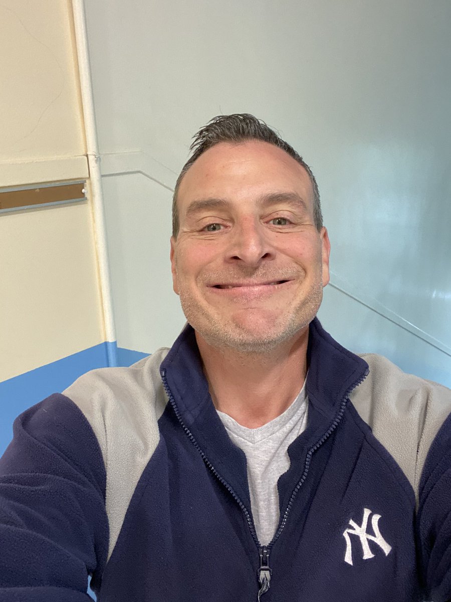 RobJanowitz_AP's tweet photo. Happy Friday from @MAS_WP @MAS_PTA . Today we had a great time learning and celebrating the @Yankees and our #MASPride . @DrJosephRicca @wplainsschools #proudAP #wpproud #happykiddos #engagedlearners https://t.co/PbGCJIBCjZ