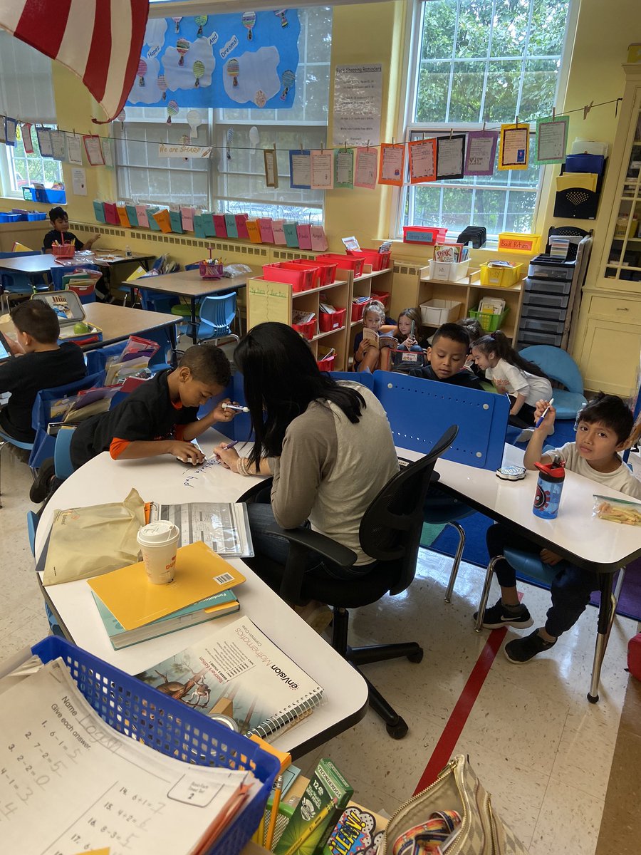 RobJanowitz_AP's tweet photo. Happy Friday from @MAS_WP @MAS_PTA . Today we had a great time learning and celebrating the @Yankees and our #MASPride . @DrJosephRicca @wplainsschools #proudAP #wpproud #happykiddos #engagedlearners https://t.co/PbGCJIBCjZ