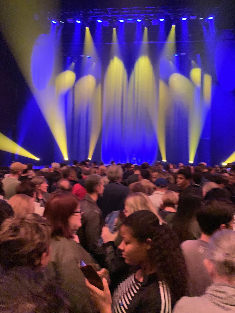 DanielaKanfer's tweet image. Waiting for Pete in NYC.  #BootEdgeEdge #MayorPete #PeteButtigieg