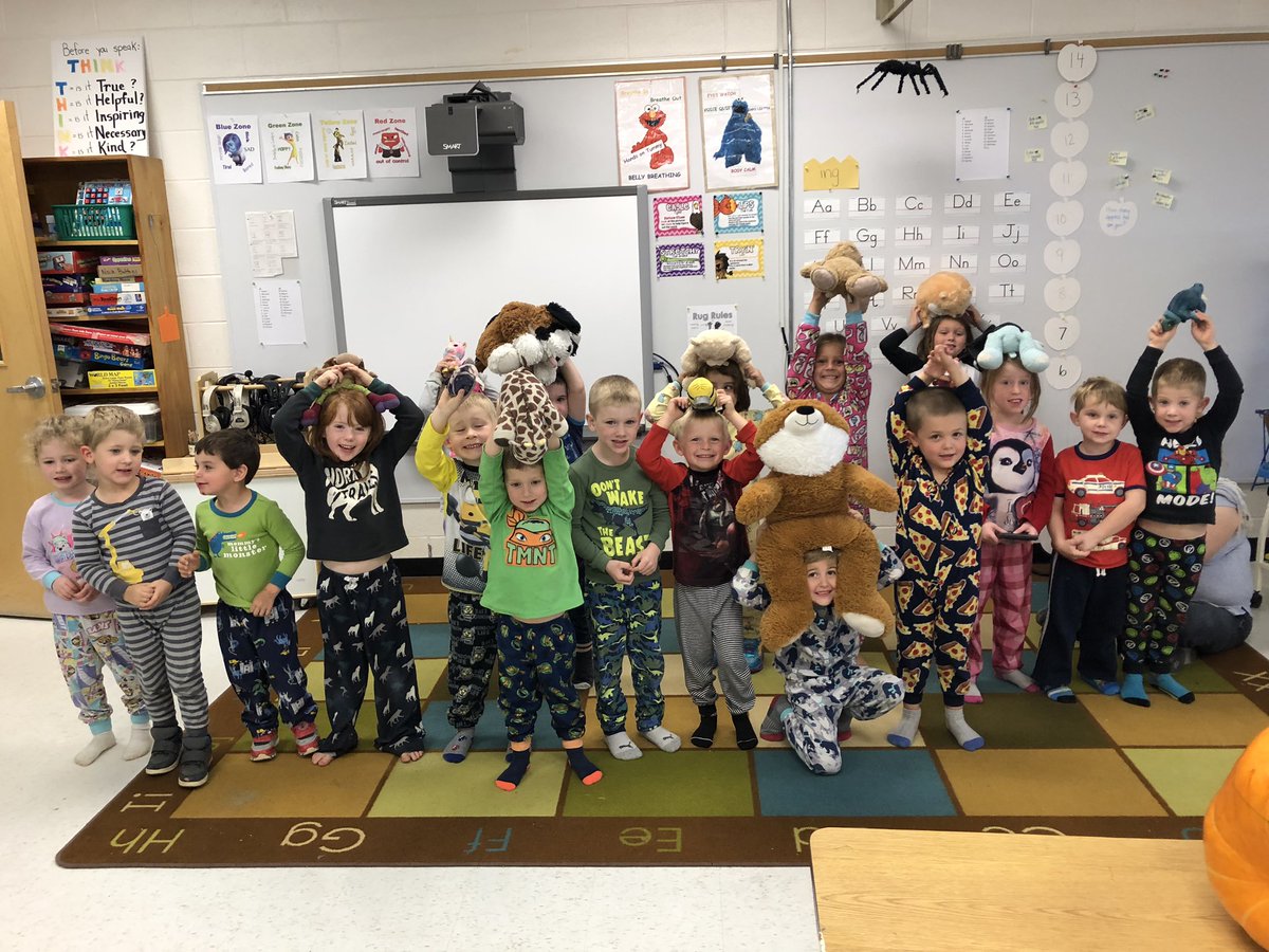 Pj day to kick off Thanksgiving weekend! <a href="/infoMariposaES/">Mariposa ES</a> @Bethany72964695