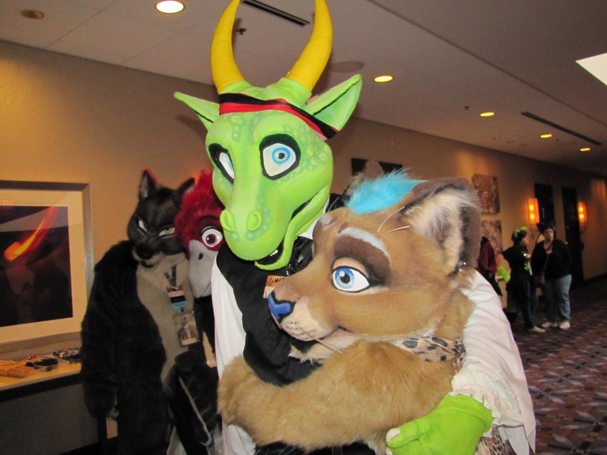 Sarakazi's tweet image. Gonna throw back to #MFF2013 for this #FursuitFriday. Hanging out with the @FurrHappens crew. Miss you guys! @Manu_Koa @EMTShibe @mr_lean @Silverhusky