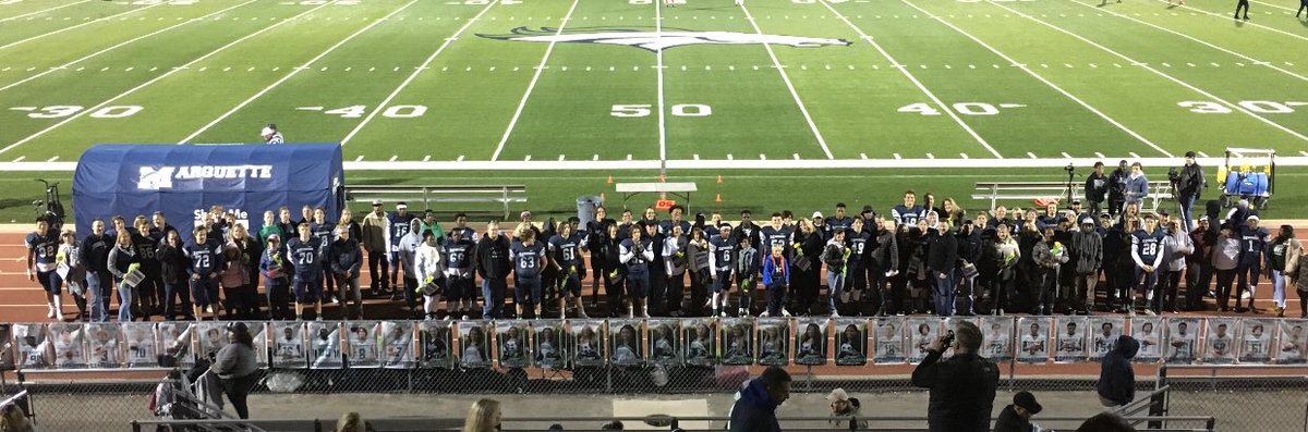MarquetteStangs's tweet photo. Thank you @MarquetteFootbl seniors!
#classof2020Mustangs https://t.co/4wJkT6vMFs