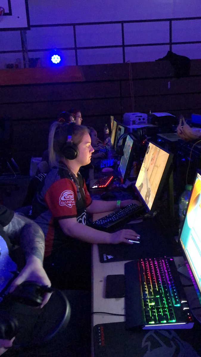 Die <a href="/gshlan/">GSH-LAN e.V.</a> läuft seit wenigen Stunden und unser #female Team gibt bereits Vollgas.
#BiteThemPanthers