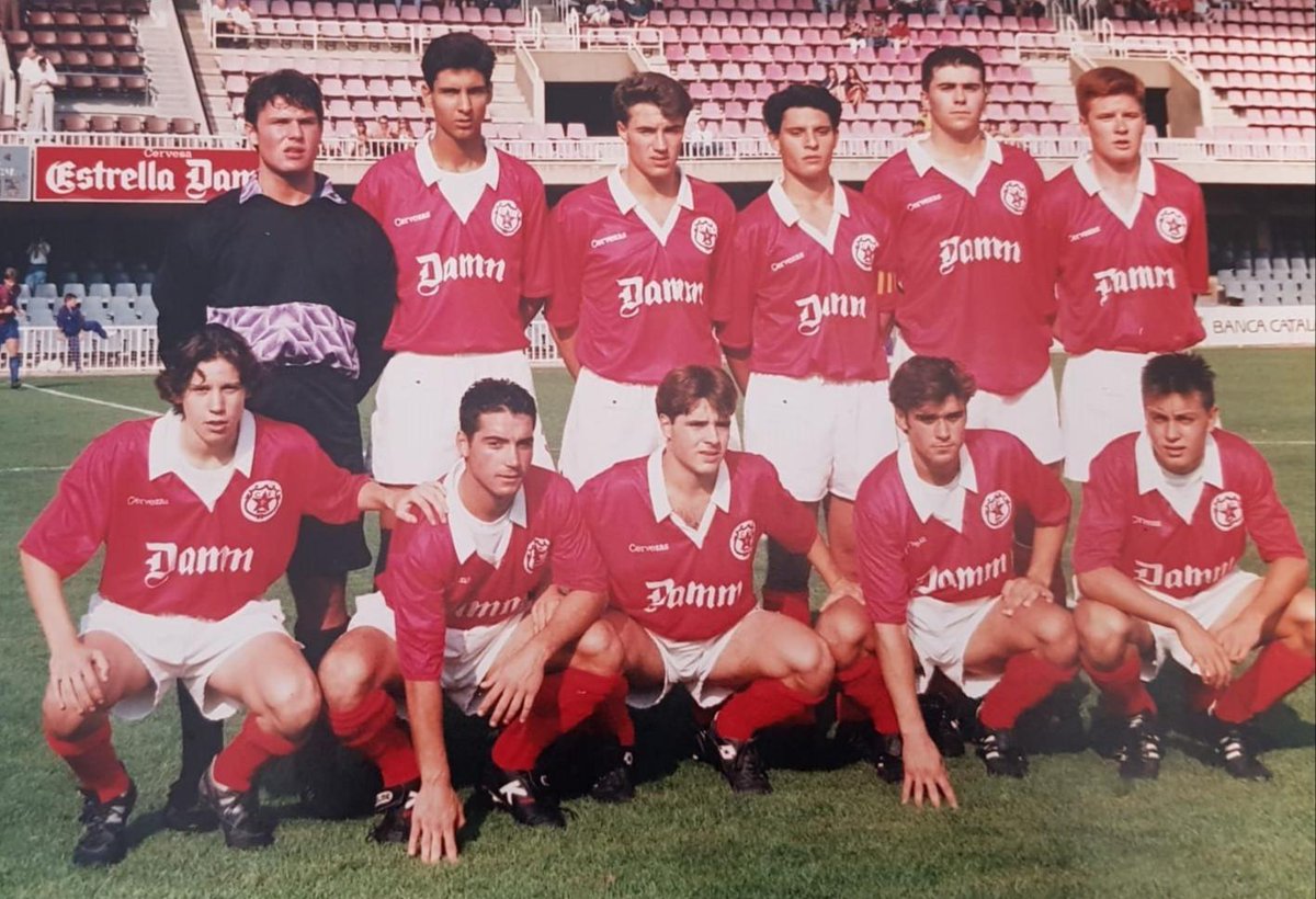 FutbolCatalunya's tweet photo. Els PROTAGONISTES #futbolcat d'Eduardo Berzosa

@CFDamm 1988-89 sub19

Un equip de somni.

A dalt: Albert Argemí, David Clotet, Martínez, Ernest, Subirón, José Luis.

A baix: @raulgarrido88 (ent. @UEO1921), Carballo, Guerrero, Gerardo, Ruano (@RealBetis B).

Tècnic: Pepín Cabezas https://t.co/PUPfGzyLVT