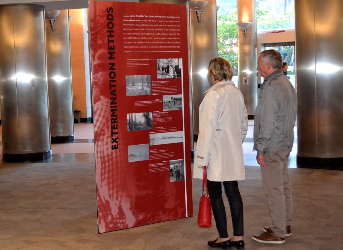 PLinToronto's tweet photo. Wystawa „Walka i Cierpienie” zaprezentowana na 6 kontynentach w 62 krajach na świecie, została otwarta dla zwiedzających w Toronto Metro Hall. Wspólnie z @muzeum1939 i @MSZ_RP pokazujemy historię bohaterskiej walki i cierpienia Polaków walczących o wolność w czasie #IIWŚ. #80WWII https://t.co/oR3DxBbIaZ