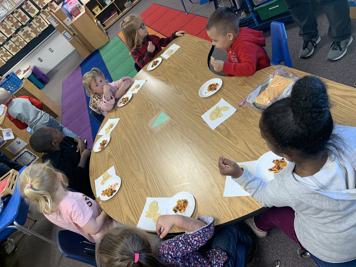 PatuxentAppeal's tweet photo. PreK took the two bite challenge! #HOWL #PACPride #feedthegoodwolf #HealthyEating #twobiteclub #Prek #prekmatters https://t.co/VthoTKkWjC