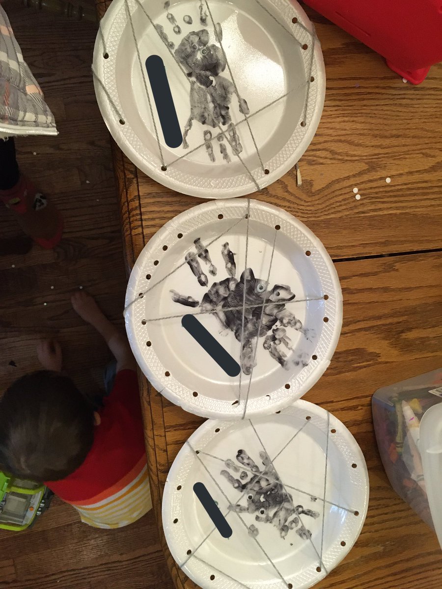 KyleeMclafferty's tweet photo. We love making “spooky” spiderweb crafts and sneaking in some fine motor practice 👻 https://t.co/b1SrWw8LGt