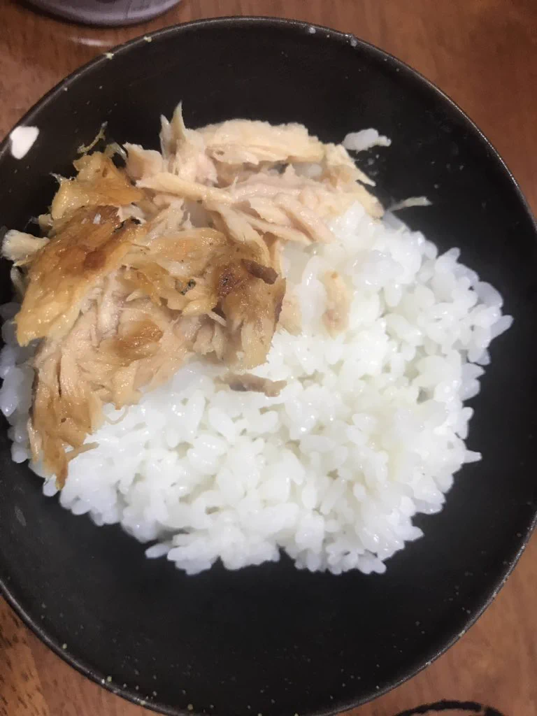 ツナ缶一個にティッシュに油含ませて、火を付けたらご飯が炊ける！！