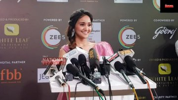ashi_singh_3's tweet photo. Ashi Singh IV at redcarpet of #GoldAward2019 

Link: https://t.co/X6mr22DymZ
Via: National Reporter 

Special mention to her smile which was there throughout the IV 😍🌸☘

#AshiSingh #AshiSinghTheRisingStar #ita2019 https://t.co/ojmQtRIQB8