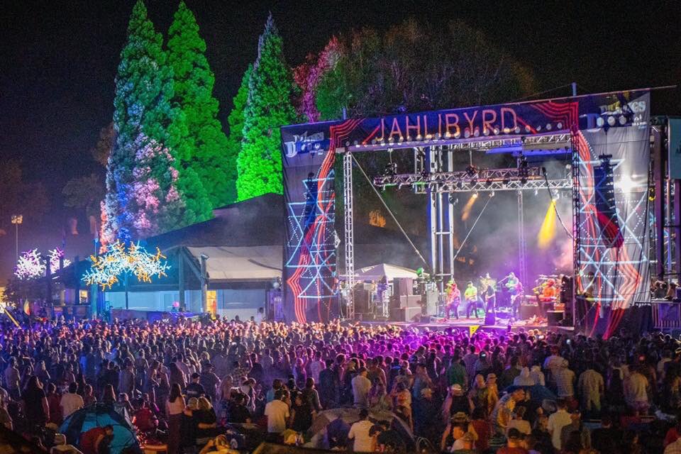 #FlashbackFriday Can’t wait to get back to this moment. The lights. The Music. The energy. #TakeUsBack #DryDiggings