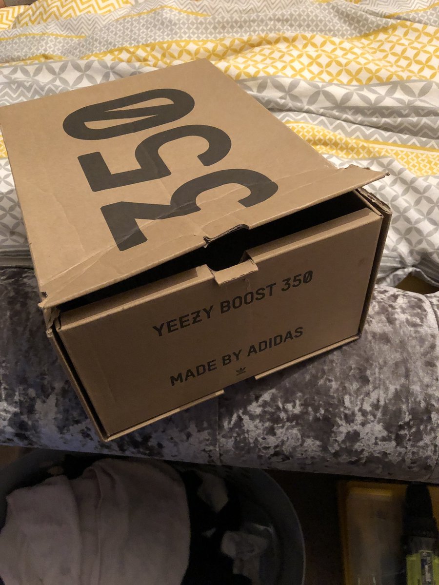 matthewOcullen's tweet photo. Sent a pair of trainers via @UPS to get verified by @stockx, turns out someone’s pinched them during delivery... at least they were nice enough to send the box back 👍 https://t.co/5qCu0D2wYK