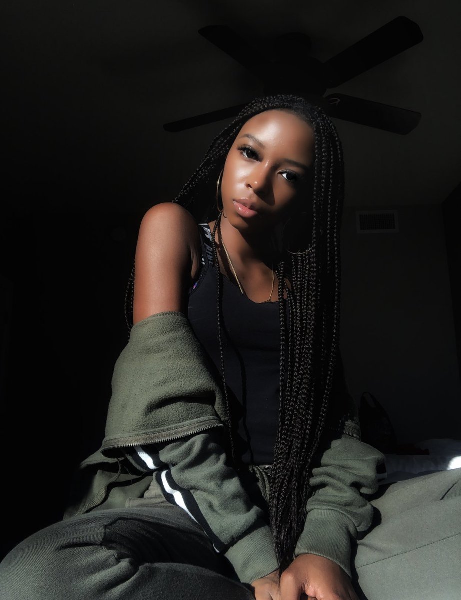 livelikeocean's tweet photo. Someone sign me already πHad a whole photoshoot in a hotel room with a IPhone 8+ π #model #fentymodel #signme #signArieannaOcean https://t.co/jtU1HjEwmG