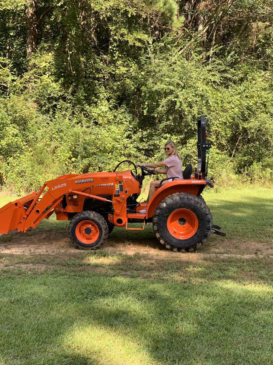 rsmoree's tweet image. She thinks my tractors sexxxxxy!!!!