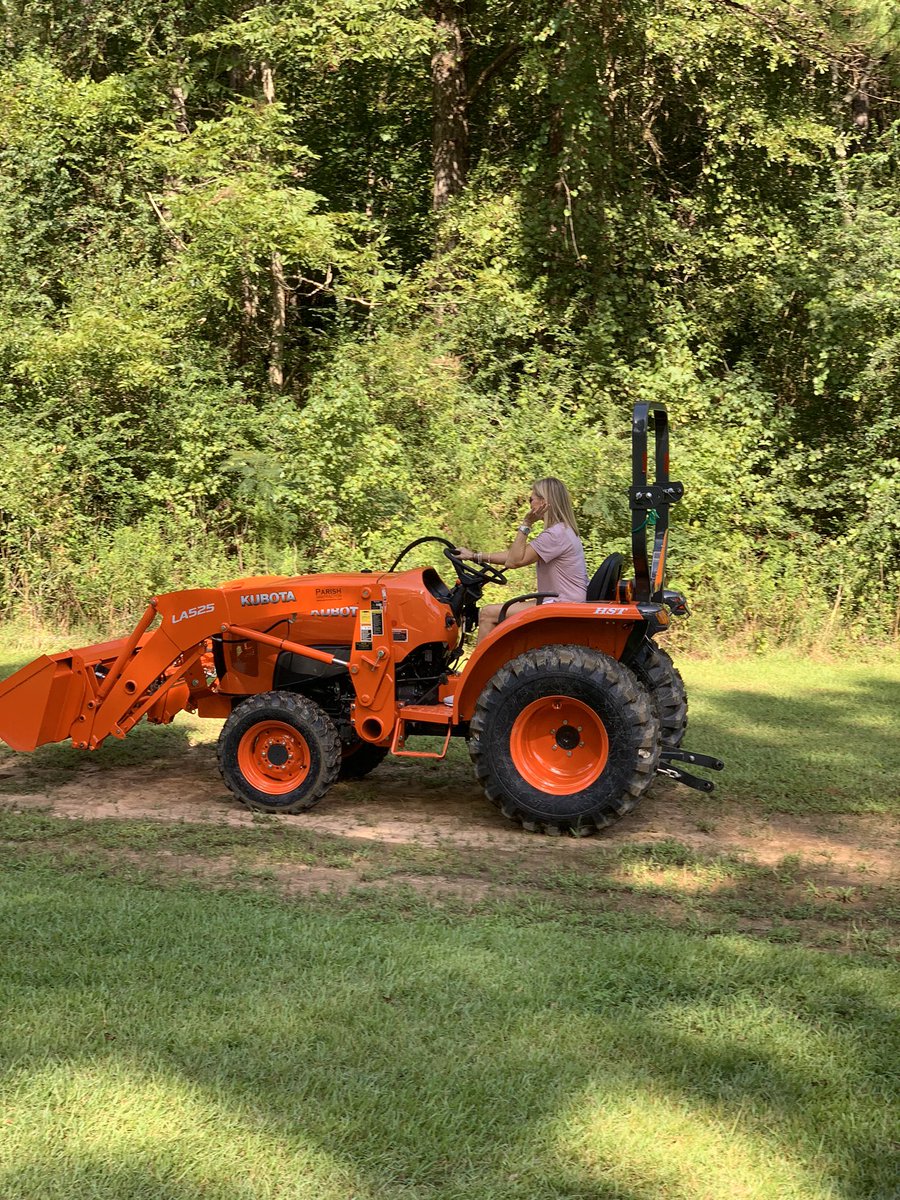 rsmoree's tweet image. She thinks my tractors sexxxxxy!!!!