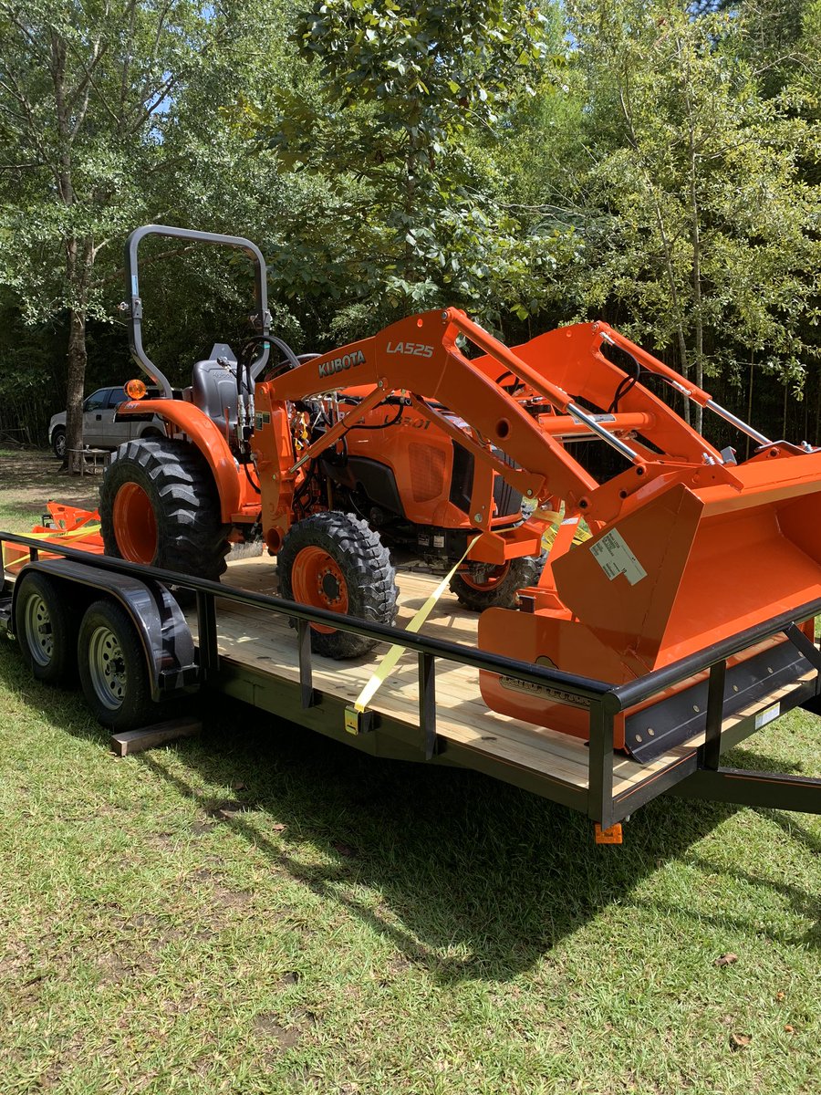 rsmoree's tweet image. She thinks my tractors sexxxxxy!!!!