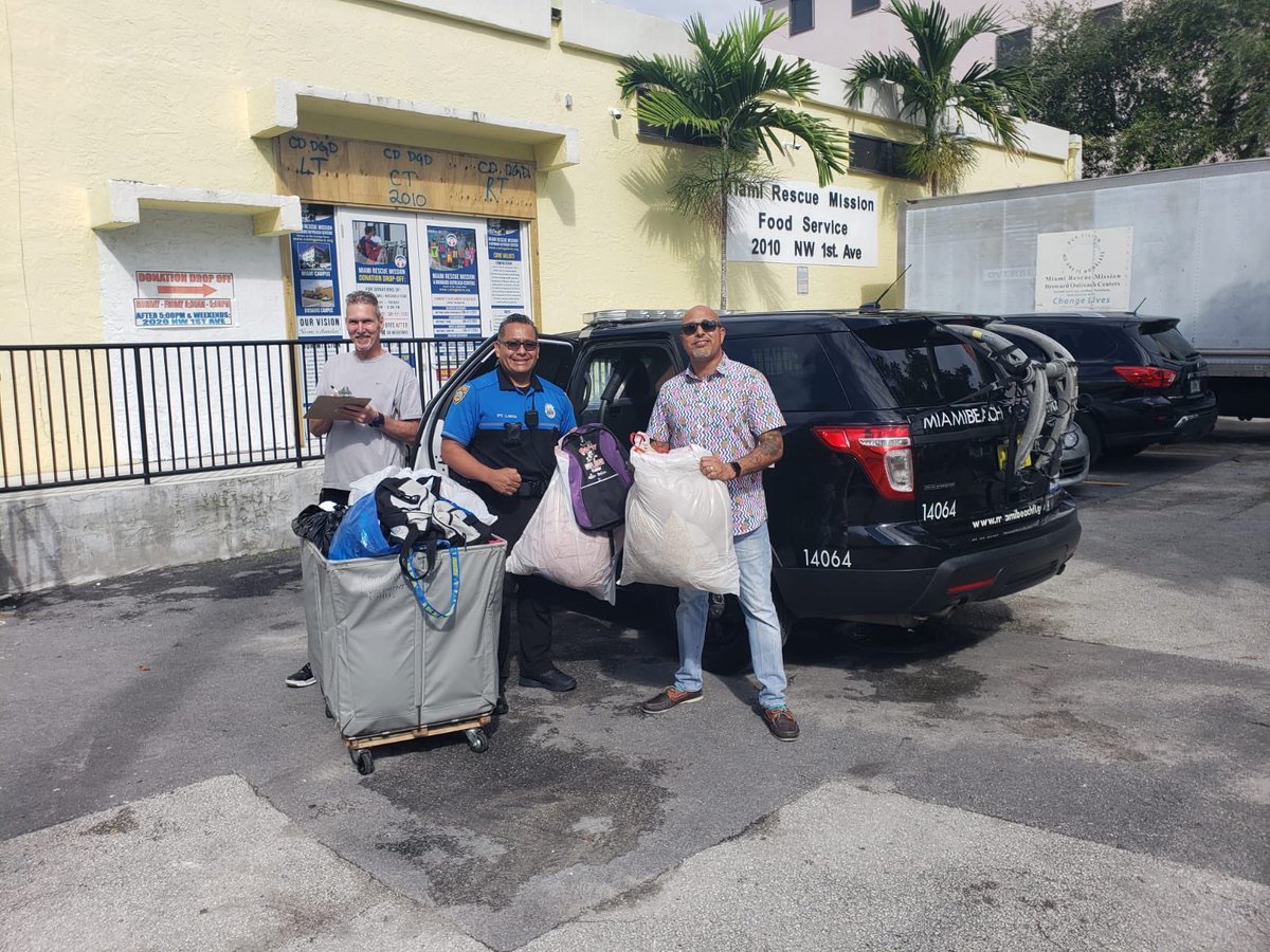 MiamiBeachPD's tweet photo. #MBPDCares: Members of our Homeless Resource Unit stopped by the Miami Rescue Mission (@No1isHomeless) with donations to help support their efforts. https://t.co/PvlOIPNhX8