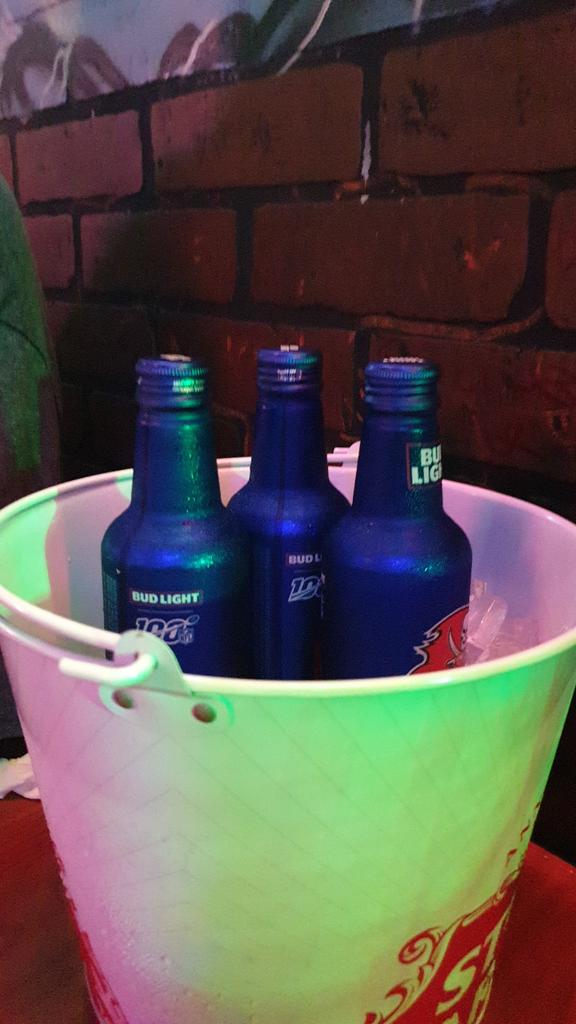 shellz1111's tweet image. Wee bucket of beer, holiday nearly over 😫😫
