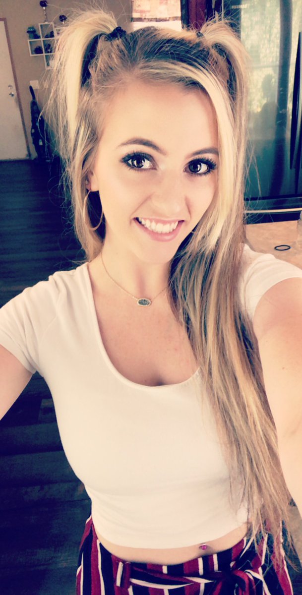MadisonGibson21's tweet photo. I like never post pictures on here. So here’s some oldies of me loving myself and my body.🤗 After all, I’ve lost 25lbs and I’m pretty proud. Going from the biggest I’ve ever been, to currently the smallest.😳 https://t.co/imB6ENftXB