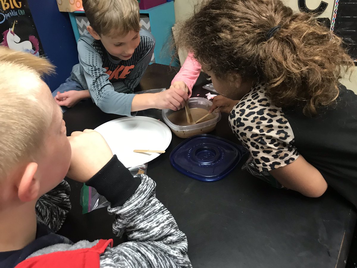 sam_bartlett12's tweet photo. Melting candy! We love mystery science! https://t.co/tX7QYZ3A9N