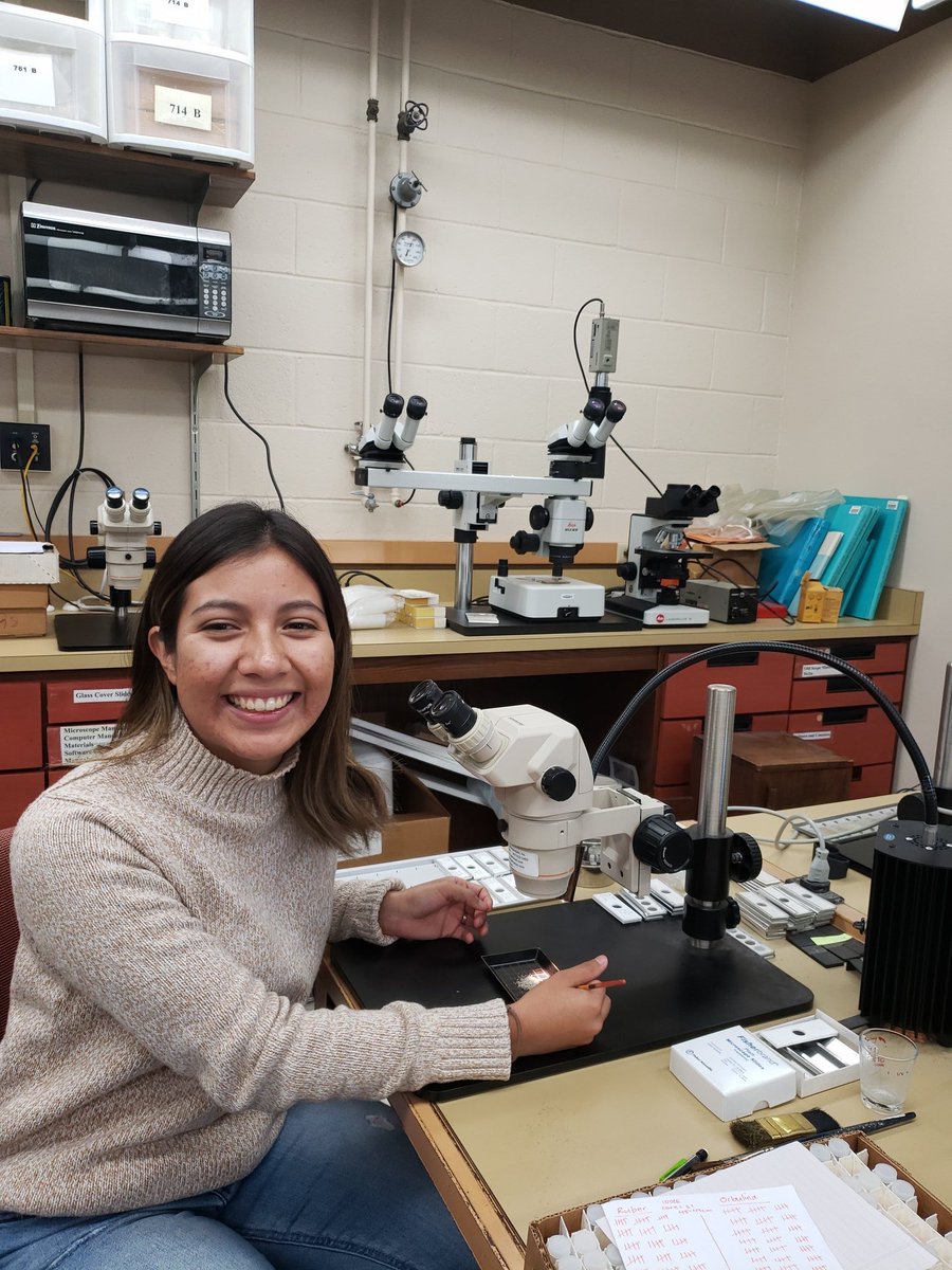 GeoLatinas's tweet photo. (1/7) Hola! this week in @GeoLatinas we're SO proud to feature Alexandra Valencia Villa (@AValenciaVilla) for our #FridayFeatureInGeo. Alex is a 2nd year graduate student at the University of Wisconsin, Madison (@UWMadison) #GeoLatinas #LatinxinSTEM https://t.co/JQyoxS6IdJ