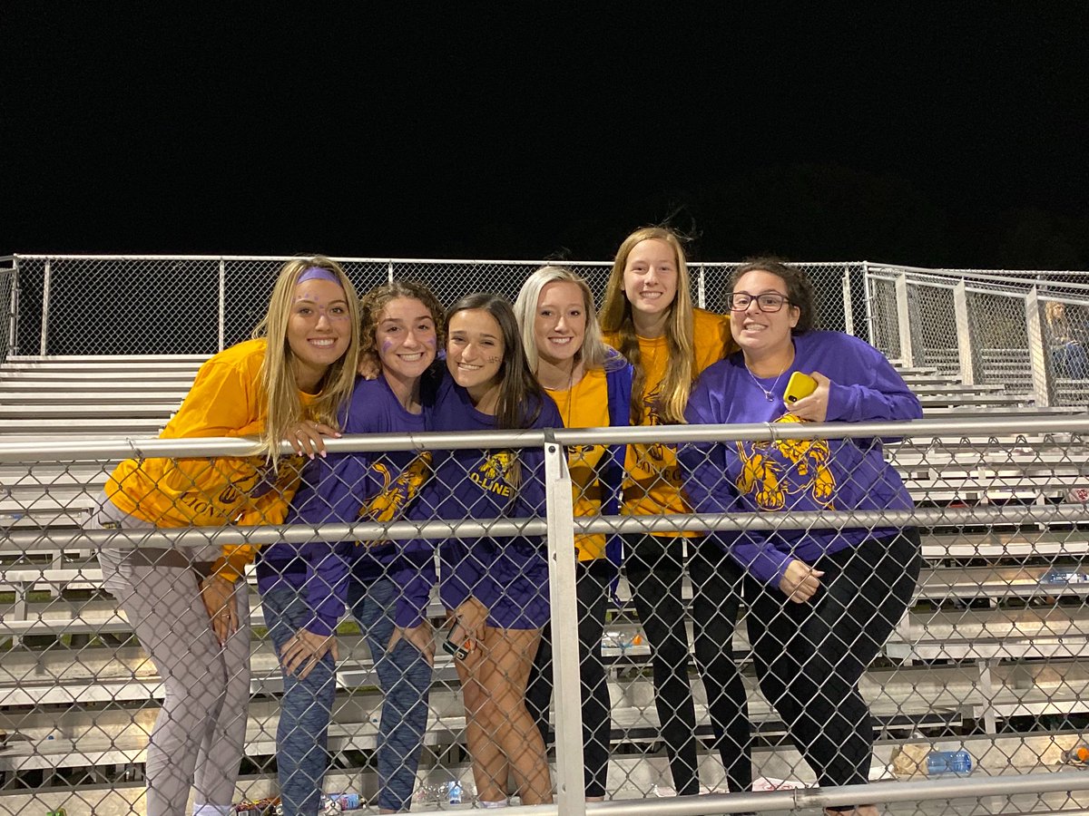 srmkelly's tweet photo. The faithful fans at #NDCL sticking it out to the end. #ourstudentsectionrocks https://t.co/4DIDWAuh5D