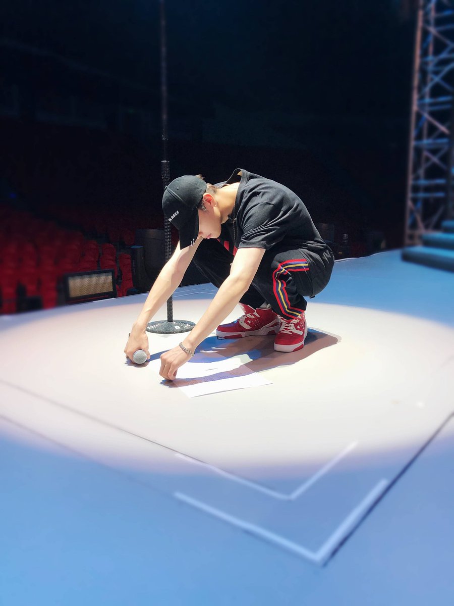 NINEPERCENTTH_'s tweet photo. 191012 Chen Linong weibo update✨
[trans] :

“พรุ่งนี้ ,พิเศษสำหรับคุณ!”

//ซ้อมกันหนักมากๆเลย สู้ๆนะค้าบ✌🏻
#NinePercent #เฉินลี่หนง #ChenLinong #陈立农 #Trans9TH https://t.co/U6KL7rWaBJ