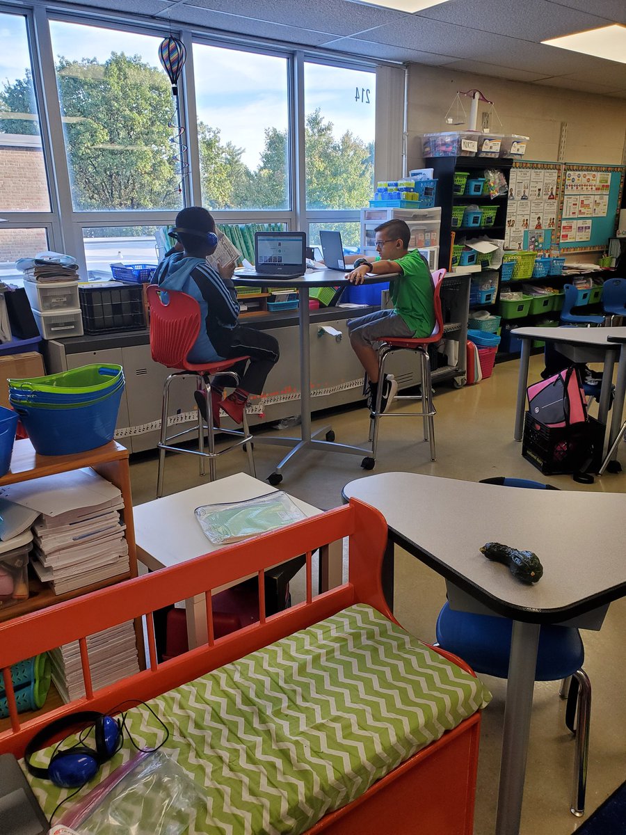 JillNElliott's tweet photo. We talk a lot about the importance of teacher-student relationships. Loved this letter left by Mrs. Heller to her students on Thursday. They were on task, engaged, running their routine and making you proud for sure! @RoyalManorgjps #theGJPSway https://t.co/WK1p69OwA6