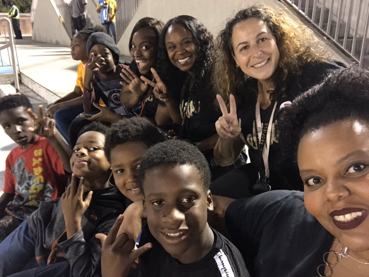 NajulaT's tweet photo. @PeytonForestES teachers and cubs representing at the #MaysClusterNight #WeBelieve #PeytonForest @peytonprincipal @ivetteredfield @MsWilliams3_PFE @Ms_CollinsPFES https://t.co/FzhsmOLPOa