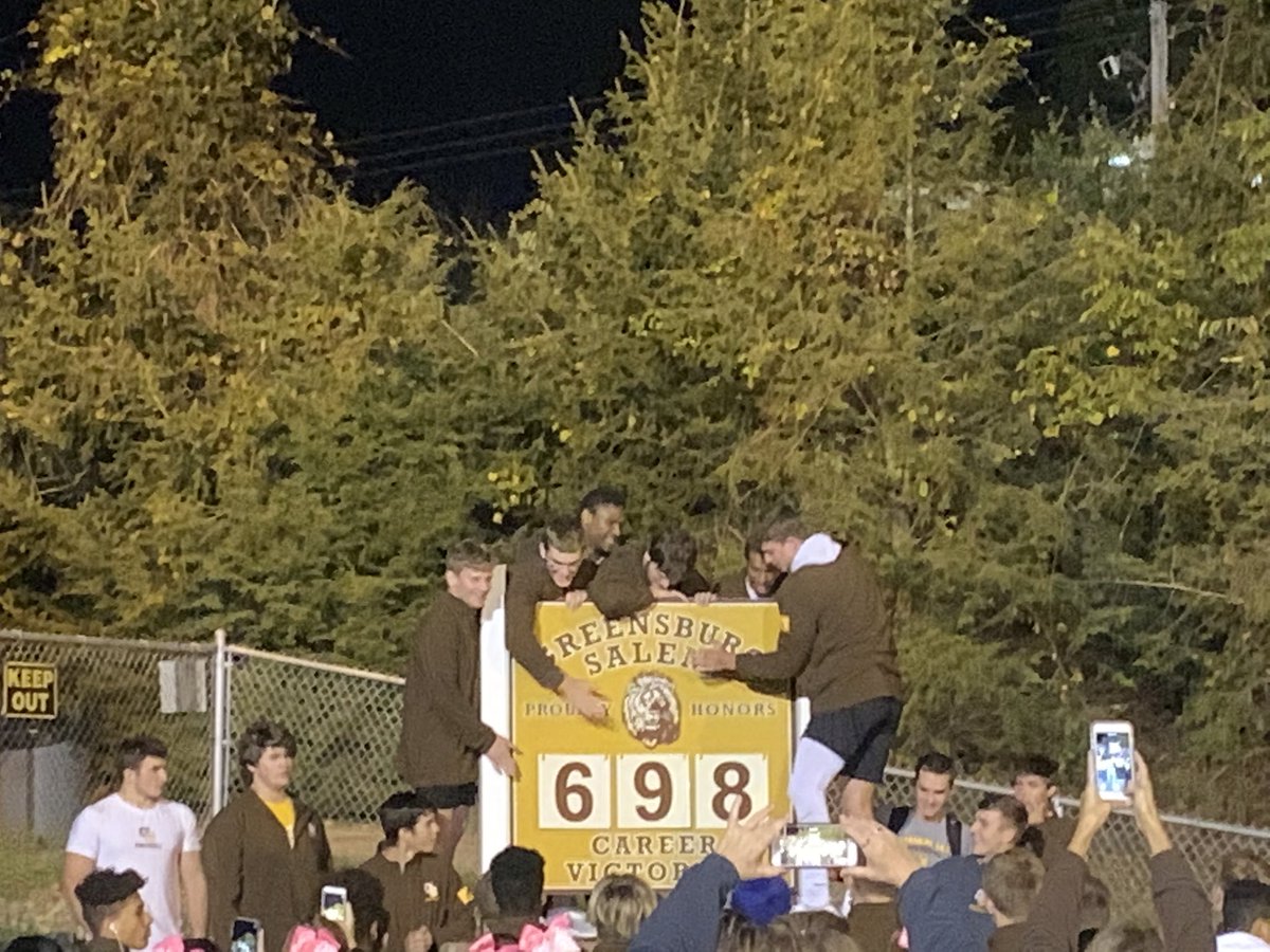 GS_SportsUpdate's tweet photo. With #698 YOUR GOLDEN LIONS ARE...PLAYOFF BOUND!!! #Roadto700 https://t.co/4ae1WLZNGw