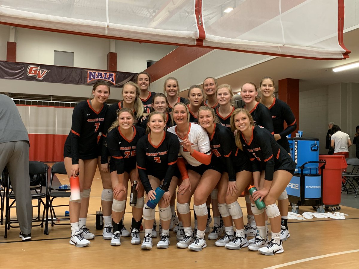 Great work tonight <a href="/GVU_VB/">Grand View Women’s Volleyball</a>!! 👏👏👏👏 

#RedRising