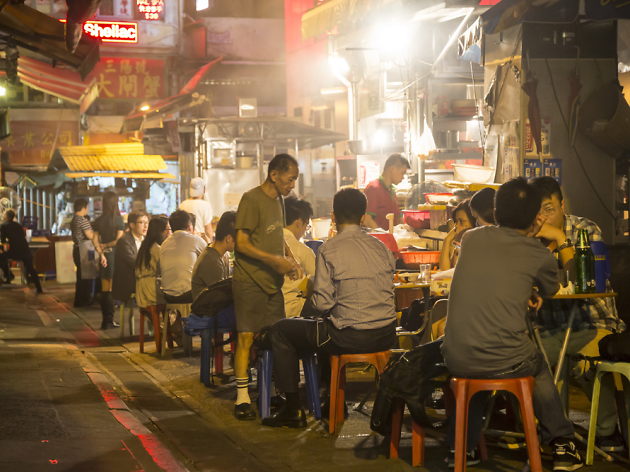 dreamsofhker's tweet photo. On the day when freedom &amp; democracy arrives in HK, I'd like to open a dai pai dong! those next to the road just like the past, table spreads out to the pavement at night, but won't get complained, boss and staffs hangs out just like friends, food - peng leng jeng! (cheap&amp; yum) https://t.co/pZbpWXr9E5