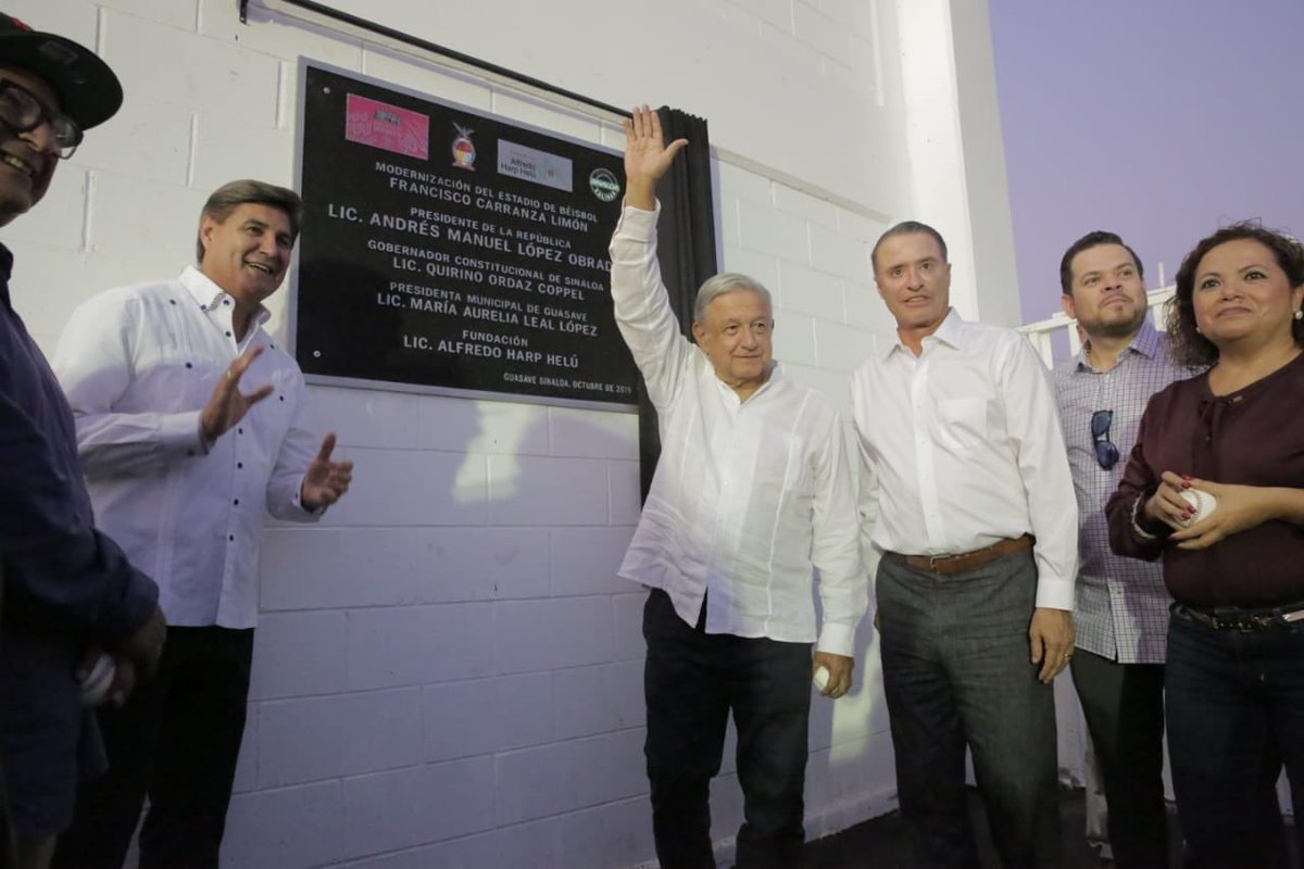 QuirinoOC's tweet photo. En compañía del presidente @lopezobrador_ inauguramos el estadio de los @AlgodonerosGsv en Guasave, en el primer partido de la temporada @LMPbeisbol. #PuroSinaloa #LMP ¿que les pareció el estadio? Nos vemos mañana en Mazatlán en la casa de los @venadosbase. https://t.co/YW2wMmPP9X