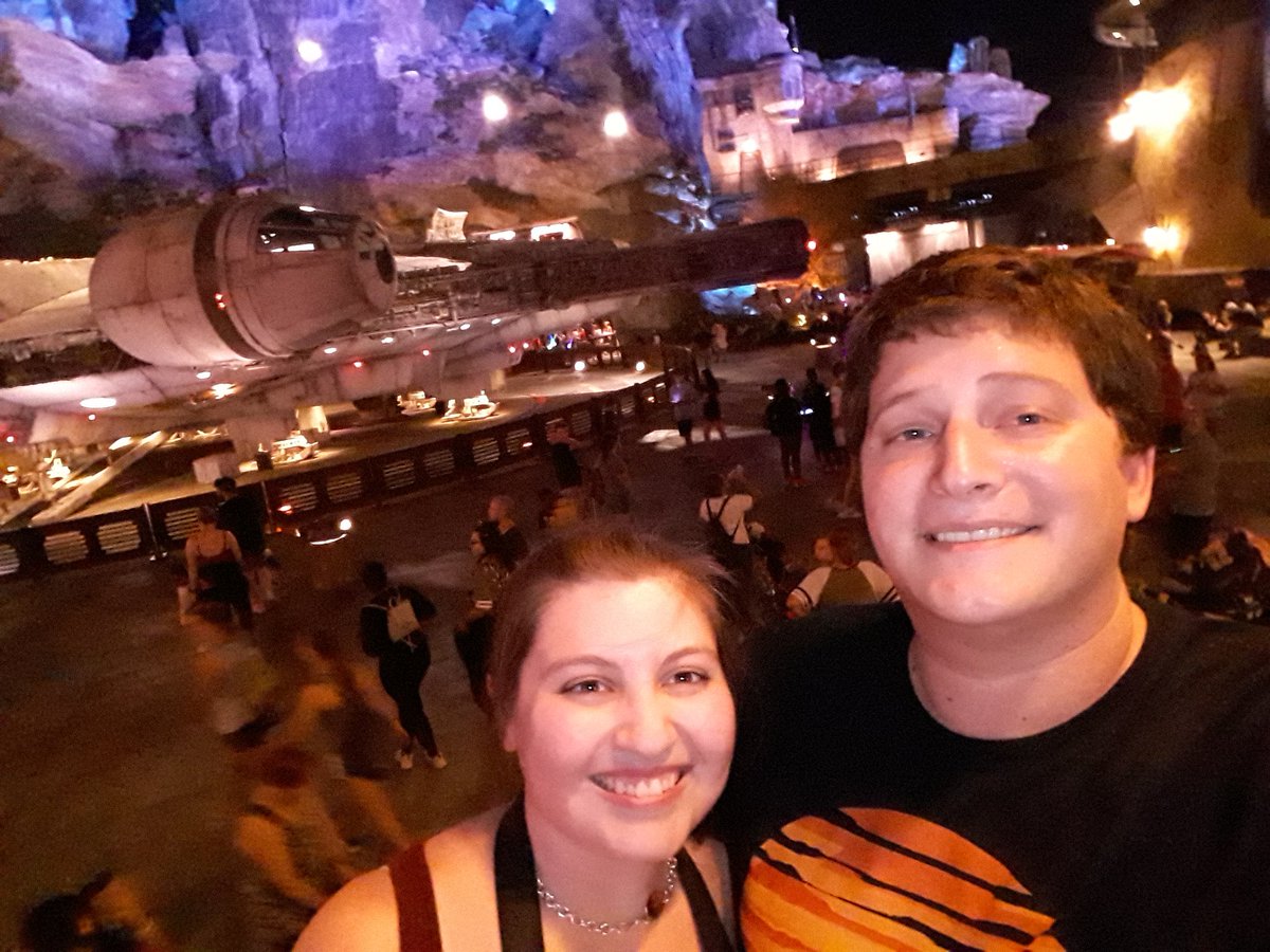 RomanElissa's tweet photo. Date night at Star Wars Land at Disney World tonight! Was a great night with my love https://t.co/VVVbBuJzMk